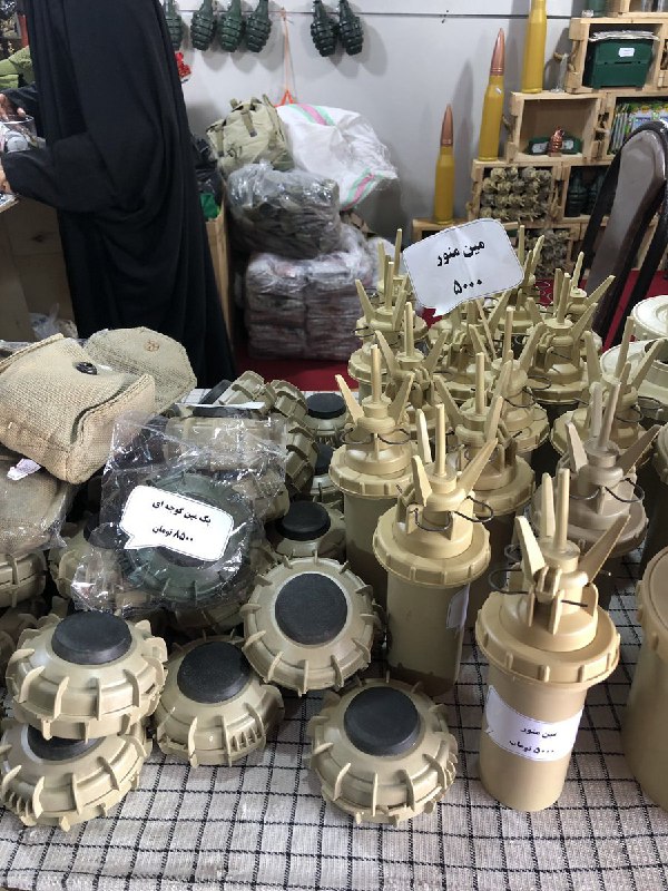 جالبه بدونید در #نمایشگاه_کتاب #مین منور می‌فروشن ۵۰۰۰تومن؛ گوجه‌ای ۸۵۰۰khaterekarimianوقتی یکی از اینها رو خریدید و یادگاری بردین خونه، یه جست‌وجو هم بکنید و ببینید هر سال چند نفر کودک بیگناه، در مواجهه با مین‌های رها شده، دست و پای خودشون رو از دست میدهند 