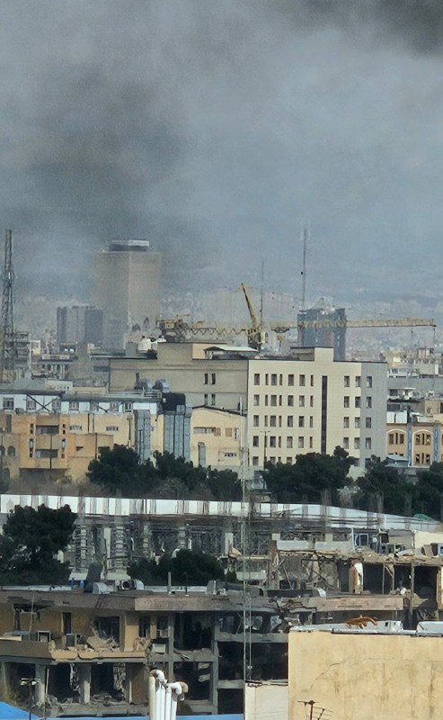 'تقاطع خیابان سپه (خمینی) و کمالی #تهران'عکس دریافتی با شرح بالا، شنبه ۱۶ اسفندVahidعکس قبلی📡 @VahidOnline