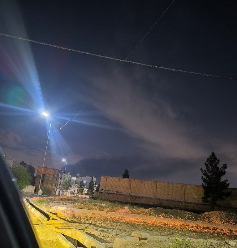 تصاویر دریافتی از ستون دود سیاه در جنوب شهر تهران دریافتی پس از شنیده شدن صدای جنگنده در ۱۹