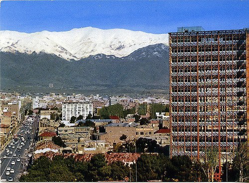ساختمان #پلاسکو در آخرین مراحل ساخت در بهار سال ۴۱. حبیب الله القانیان وعده یک برج زیبا را به شهر چندان میدهد.alirezamahmodi3