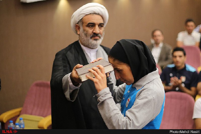 mimnoonمراسم بدرقه تیم‌های فوتسال بانوان و آقایان برای حضور در مسابقات آسیا#آخوندبدرقه 🤪 SirHermesMaranaچقدر ناراحته 