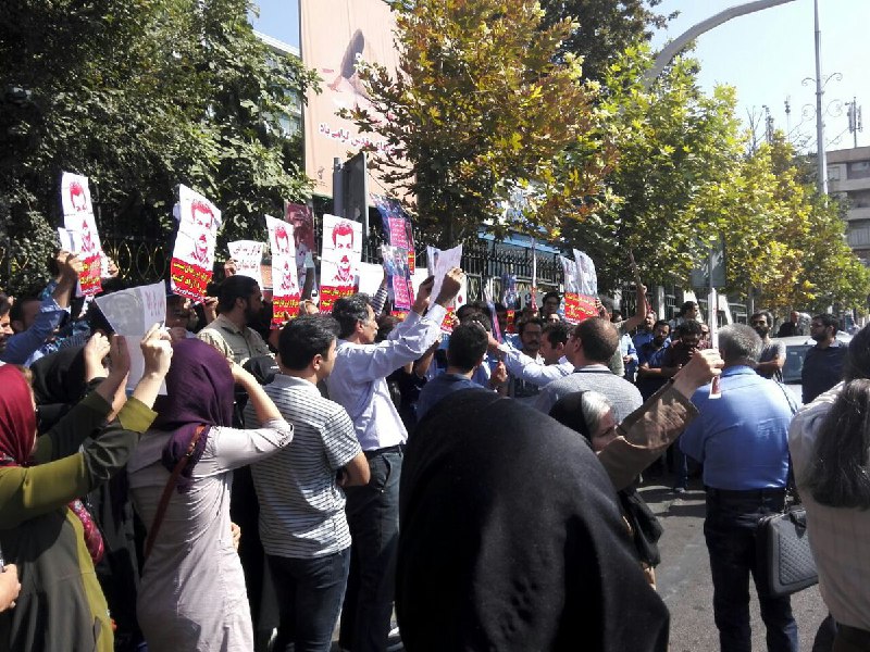 امروز خیابان آزادی تهرانتجمع اعتراضی برای آزادی #رضاشهابی کارگر شرکت واحدبیش از چهل روز است که او در زندان لب بر غذا بسته است! m_sharifi121