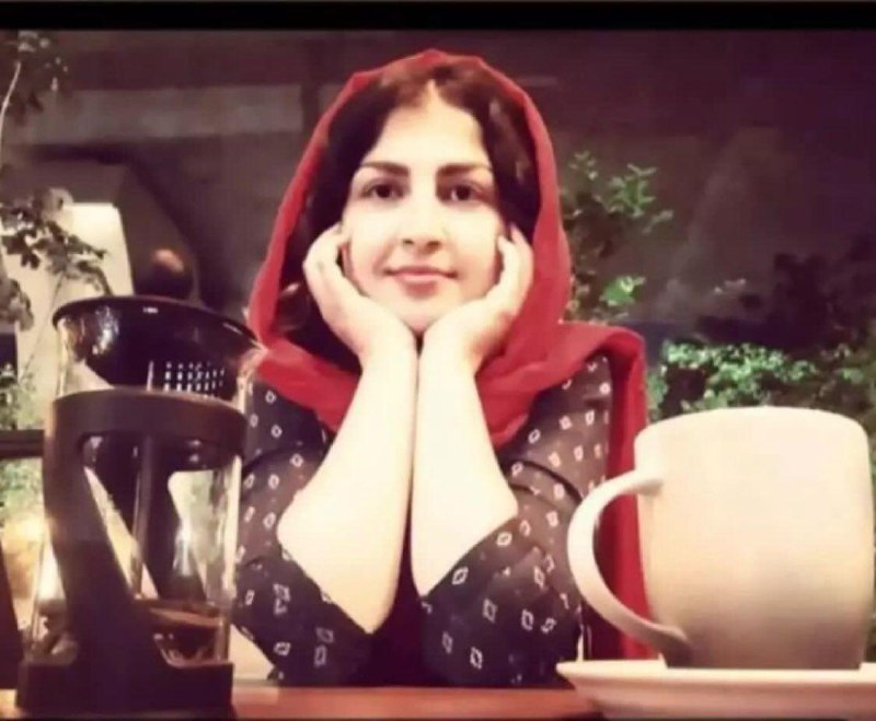 صبح امروز #حنان_هاشمی ۲۲ ساله، #الحان_هاشمی ۱۸ ساله، #بهیه_معنوی‌پور ۳۲ ساله و #میثاق_معنوی‌پور ۲۳ ساله و #نیلوفر_حسینی ۳۱ ساله از #بهائیان شیراز بازداشت و به مکان نامعلومی منتقل شدند.همزمان خواهر میثاق معنوی‌پور به مراجع قضایی احضار شده است.هنوز گزارشی از دلایل بازداشت و محل نگهداری این پنج تن اطلاعی در دست نیست. هفته گذشته نیز #شعله_شهیدی و دو فرزند او در بجنورد بازداشت شدند.via Zhinoosforootan,@VahidHeadline📡 @VahidOnlineصبح امروز #حنان_هاشمی ۲۲ ساله، #الحان_هاشمی ۱۸ ساله، #بهیه_معنوی‌پور ۳۲ ساله و #میثاق_معنوی‌پور ۲۳ ساله و #نیلوفر_حسینی ۳۱ ساله از #بهائیان شیراز بازداشت و به مکان نامعلومی منتقل شدند.همزمان خواهر میثاق معنوی‌پور به مراجع قضایی احضار شده است.هنوز گزارشی از دلایل بازداشت و محل نگهداری این پنج تن اطلاعی در دست نیست. هفته گذشته نیز #شعله_شهیدی و دو فرزند او در بجنورد بازداشت شدند.via Zhinoosforootan,@VahidHeadline📡 @VahidOnline