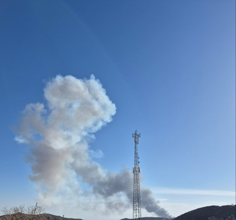 'شهرک صنعتی #نیشابور حدود ساعت ۱۶ مورد حمله قرار گرفت.'تصاویر دریافتی از شهروندان، پنج‌شنبه ۶ فروردینVahid📡 @VahidOnline'شهرک صنعتی #نیشابور حدود ساعت ۱۶ مورد حمله قرار گرفت.'تصاویر دریافتی از شهروندان، پنج‌شنبه ۶ فروردینVahid📡 @VahidOnline