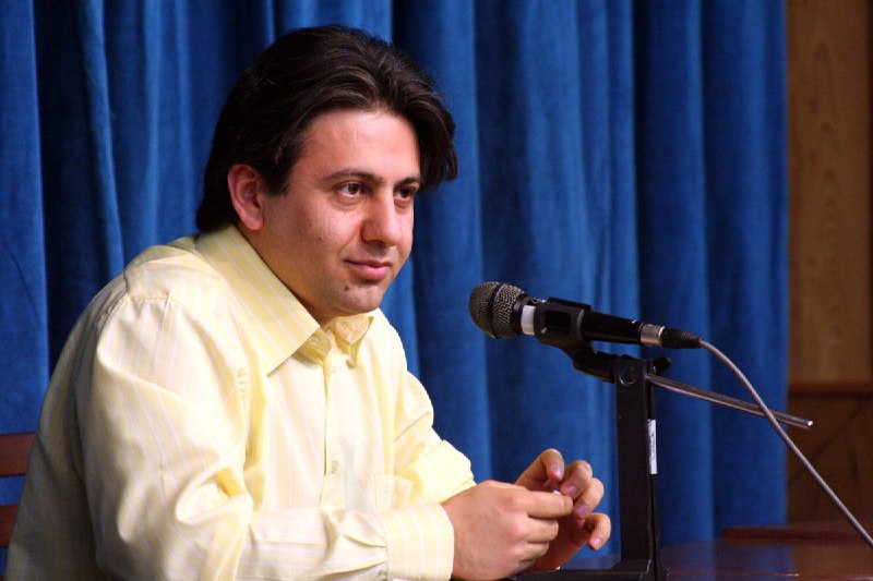 #افشین_یداللهی، ترانه‌سرا، در اثر تصادف  #درگذشت.ترانه‌های تیتراژ سریال‌های شب دهم، میوهٔ ممنوعه و مدار صفر درجه و معمای شاه سروده او بود.IranNewspaper