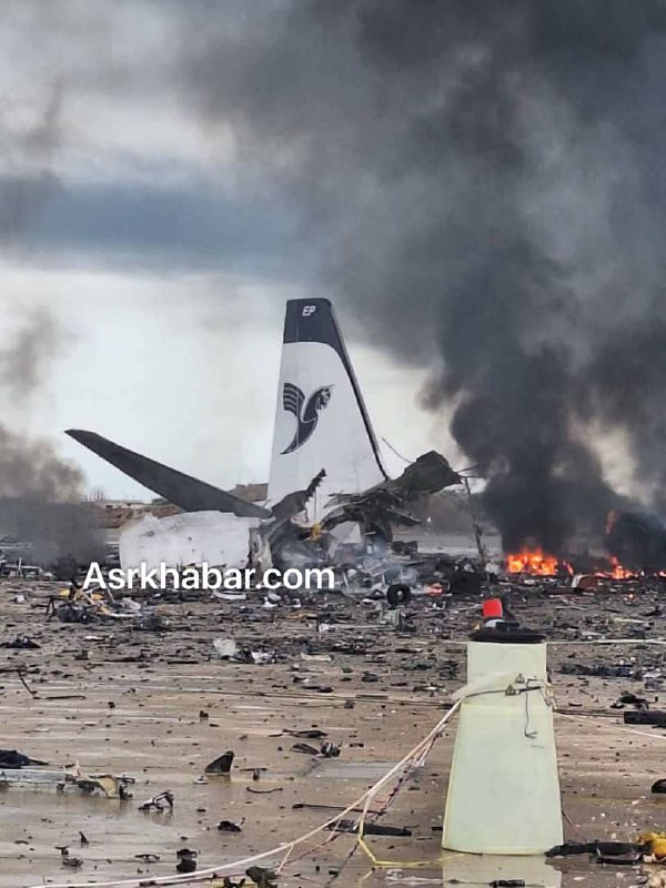 تصاویری از بقایای یک هواپیما ی ایران‌ایر در فرودگاه بوشهر که در منابع حکومتی منتشر شده است.@VahidOOnLine📡 @VahidOnlineتصاویری از بقایای یک هواپیما ی ایران‌ایر در فرودگاه بوشهر که در منابع حکومتی منتشر شده است.@VahidOOnLine📡 @VahidOnline