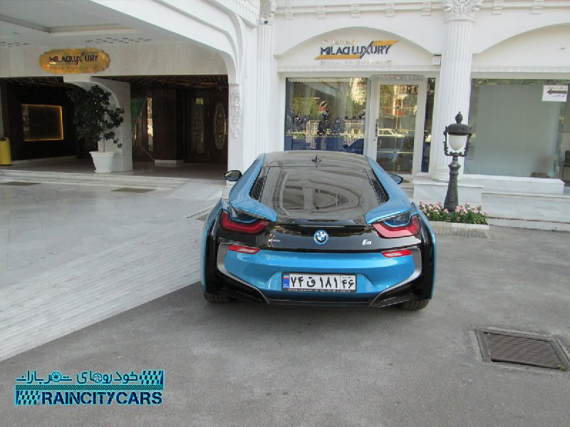 اسماعیل #خلیل‌زاده که با فرمان #سلطانی‌فر به هیات‌مدیره استقلال آمده همان است که زمان استانداری سلطانی‌فر فقط در یک قلم، شرکت #ابریشم را مفت خرید و آن غول ۲۰۰ساله را جلوی چشم ناباور پدران نوغان‌دارمان تعطیل کردظهور پدیده «میلاد لاکچری» (پسر خلیل‌زاده) برای ما ارزان تمام نشده... mohammadmosaedYasin Namakchian