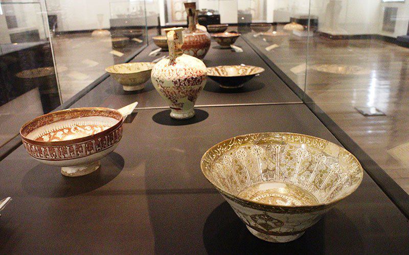 ویترین #موزه_ملی بدلایل فنی شکسته افتاده روی آثار تاریخی #سلجوقی داغون کرده.اتفاقه دیگهtwitter.com/tehran/status/792346238418944001۲ظرف زرین فام #موزه شکستzahrakeshvari t.co/CSfGn7Q34u@VahidOnline