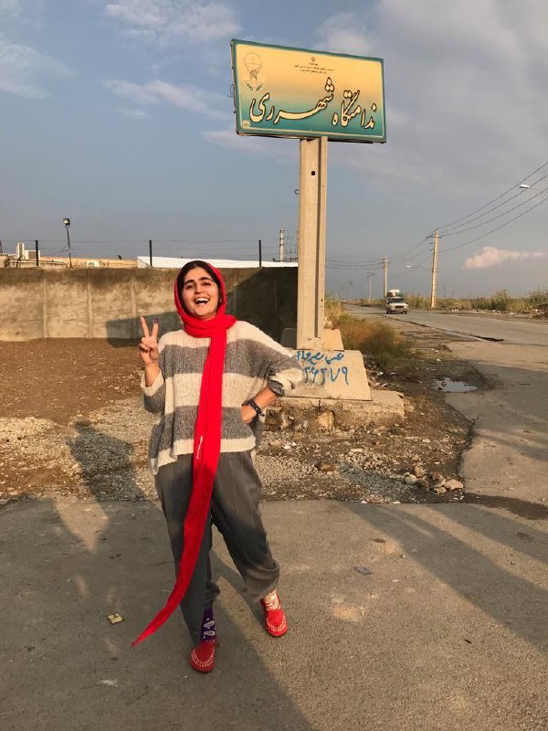 #سپیده_قلیان از بازداشت شدگان هفت تپه به قید وثیقه از زندان قرچک آزاد شد.Bidarzani#عاطفه_رنگریز از بازداشت‌شدگان روز جهانی کارگر با قید وثیقه از زندان قرچک آزاد شد. ejtehadian#امیر_امیرقلی از بازداشت‌شدگان اعتصابات و اعتراضات کارگران هفت‌تپه با قید وثیقه از زندان اوین آزاد شد. UNI_Barabari#امیرحسین_محمدی‌فرد سردبیر نشریه گام و از بازداشت‌شدگان پرونده هفت‌تپه با قید وثیقه از زندان اوین آزاد شد.PeyMan44502638مرضیه هم بالاخره اومد بیرون. #مرضیه_امیری [با قرار وثیقه]OkhtayHosseini#ساناز_الهیاری عضو هیات تحریریه نشریه گام و از بازداشت‌شدگان پرونده هفت‌تپه با قید وثیقه از زندان اوین آزاد شد.PeyMan44502638عکس مرضیه امیری، ساناز الهیاری، امیرحسین محمدی‌فرد پس از آزادی enghelabezanane📡 @VahidOnline#سپیده_قلیان از بازداشت شدگان هفت تپه به قید وثیقه از زندان قرچک آزاد شد.Bidarzani#عاطفه_رنگریز از بازداشت‌شدگان روز جهانی کارگر با قید وثیقه از زندان قرچک آزاد شد. ejtehadian#امیر_امیرقلی از بازداشت‌شدگان اعتصابات و اعتراضات کارگران هفت‌تپه با قید وثیقه از زندان اوین آزاد شد. UNI_Barabari#امیرحسین_محمدی‌فرد سردبیر نشریه گام و از بازداشت‌شدگان پرونده هفت‌تپه با قید وثیقه از زندان اوین آزاد شد.PeyMan44502638مرضیه هم بالاخره اومد بیرون. #مرضیه_امیری [با قرار وثیقه]OkhtayHosseini#ساناز_الهیاری عضو هیات تحریریه نشریه گام و از بازداشت‌شدگان پرونده هفت‌تپه با قید وثیقه از زندان اوین آزاد شد.PeyMan44502638عکس مرضیه امیری، ساناز الهیاری، امیرحسین محمدی‌فرد پس از آزادی enghelabezanane📡 @VahidOnline