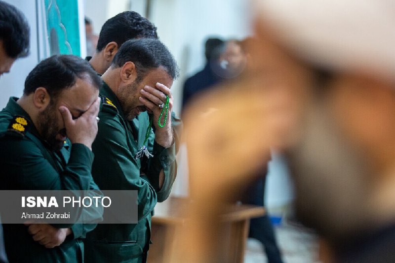 گوشه‌هایی از یک مراسم یادبود برای کشته‌شدگان #پرواز۷۵۲ که #سپاه با موشک زد. HadiNiliخبر کوتاه بود و عکسِ آن جانکاه