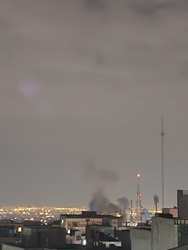 عکس دریافتی از دود یک انفجار 'سمت بلوار پناهی‌نیا و میدان هروی در شمال شرق #تهران'شامگاه چهارشنبه ۲۷ اسفندVahid📡 @VahidOnline