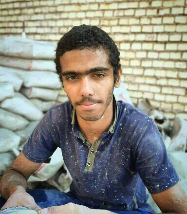 نامش محسن بود، فامیلش محمدپور بود، ۱۷ ساله بود، کارگر بود، خرمشهری بود، چند روز در کما بود، حالا دیگر نیست، حالا او مرده است، حالا او کشته شده است، او را کشتند، در آبان ۹۸ کشتند، در فلکه دروازه‌ی خرمشهر کشتند، نامش محسن بود، فامیلش محمدپور بود، ۱۷ ساله بود...@KhabGard#داستان_بی_ویرایش.