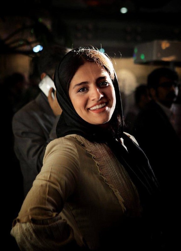 #غزل_معصوم‌شاهی دانش‌آموخته‌ی مهندسی نساجی دانشگاه امیرکبیر ساعت ۵ امروز ۱۰ آبان ۱۴۰۱، توسط نیروهای امنیتی در محل کار همسرش بازداشت شد. ماموران سپس به منزل ایشان رفته و پس از تفتیش خانه وسایل الکترونیکی ایشان را نیز ضبط کردند.وسائل الکترونیکی همسر ایشان نیز ضبط شد.🆔 @anjmotahed | دانشجو‌یان متحد