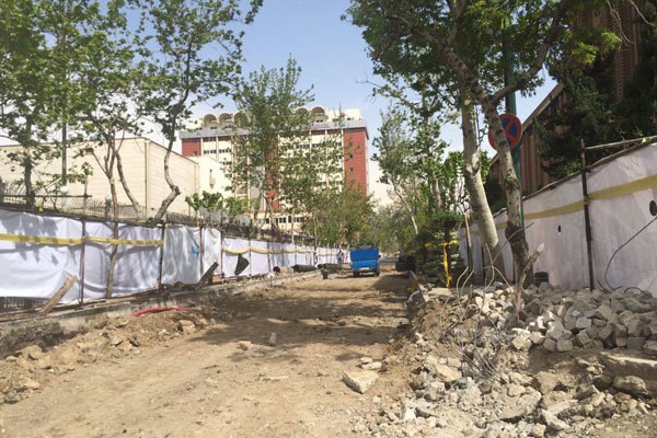 در گفتگو با مهر عنوان شد؛ سنگفرش دوره پهلوی در خیابان ۳۰ تیر کشف شد