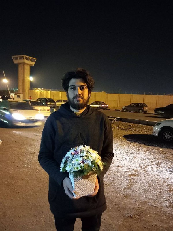 📌 «آزادی موقت پس از ۸۴ روز»◀ #علیرضا_برادران_مظفری (دانشجوی مهندسی پزشکی پلی تکنیک) که از تاریخ ۱۰ آبان توسط نیروهای امنیتی بازداشت شده بود؛ لحظاتی قبل با قید وثیقه از زندان فشافویه تهران آزاد شد.✅ @EEAUT