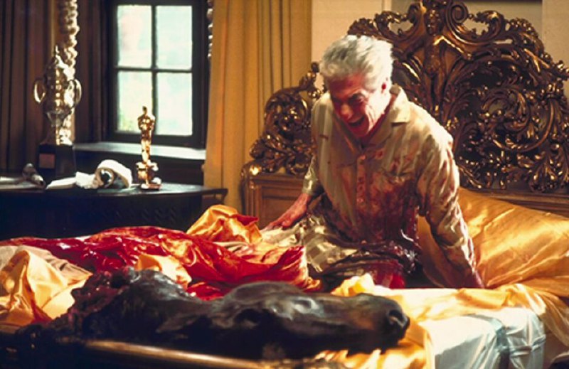 در این صحنه از #پدرخوانده 1، به کارگردانی فرانسیس فورد #کاپولا، به جان مارلی، بازیگر نقش وولتز، گفته نشده بود که سر بریده اسب، واقعی است!@CineManiaa