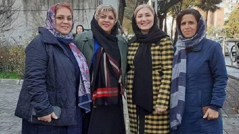 اجرای حکم زندان سه فعال حقوق زنان به دلیل مخالفت با حجاب اجباری و فعالیت مسالمت‌آمیز