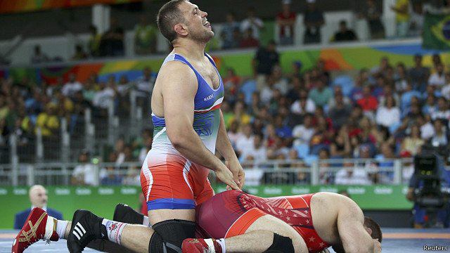 بنام خدا... حریفی که با دوبنده قرمز... 2... 4... 6... 8... 10... تمام... کشتی‌گیر امریکائی بود.#کمیل_قاسمی@alirezegram