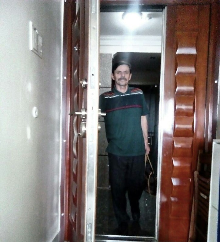 🔴🔴🔴فوری 🔴🔴🔴فوری🔴🔴🔴محمود بهشتی لنگرودی، پس از ۲۲ روز اعتصاب غذا، لحظاتی پیش از بیمارستان ترخیص شد و به خانه بازگشت. ۲۲ اردیبهشت ۹۵ساعت ۱۴