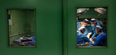 مدیر عامل بیمارستان بهمن به چرایی عدم جراحی یک مستندساز پاسخ داد