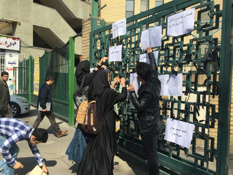 اعتراض صنفی دانشجویان دانشگاه هنر تهران به سبک هنری#روبان_مشکی#تجمع_خاموش_بدون_شعار#مطالبات_صنفی4⃣8⃣2⃣🆔 @senfi_uni_iran